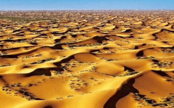 假如将中国的塔克拉玛干沙漠改造成绿洲，我国会有什么变化