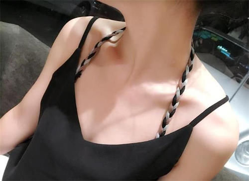 女生吊带裙里应该穿什么内衣，才不会让这个夏季成为笑话！