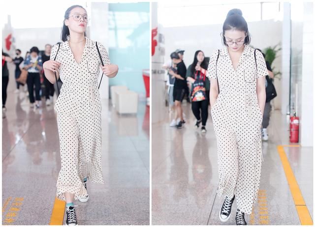 看惯了帅气的马思纯，穿上粉色条纹衫，秒变俏皮可爱小妹妹