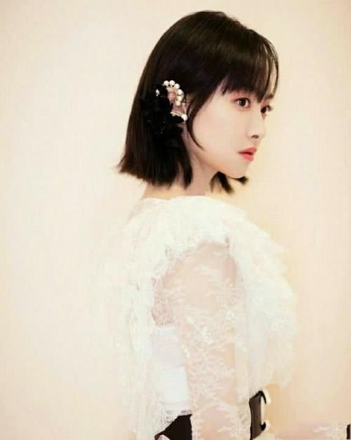  女人：女人过了50岁，如果你有白头发，少留这4种发型，显老没气质