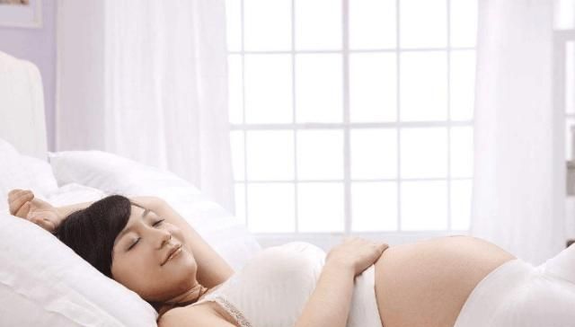  「有孕」女性有孕后，这几种睡觉姿势别再用了，不然会伤害到孩子，别忽视