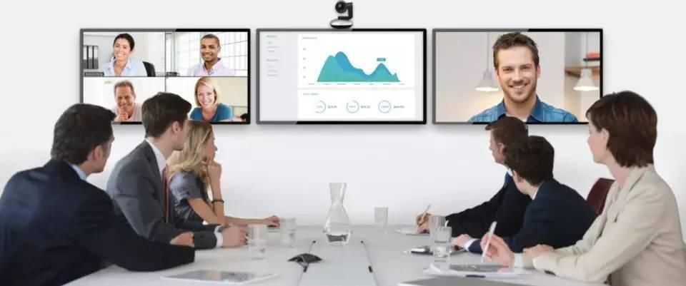 不会说英语、8次被拒签,却成美国最佳CEO,华