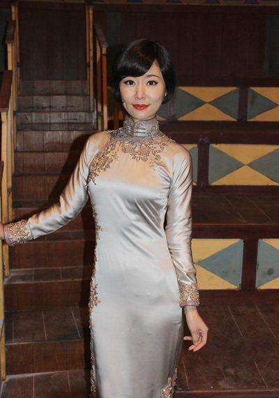 林心如再穿旗袍, 大气优雅, 这回不是50岁大妈了!