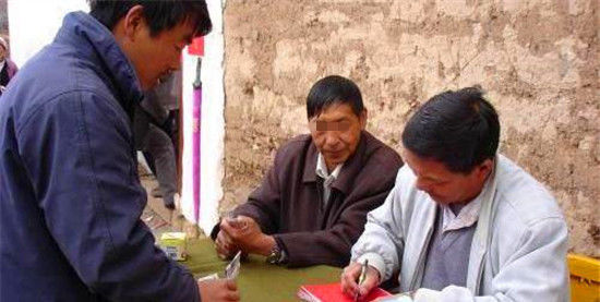  「日子」农民家庭收入一年七八万，为何日子依然过得紧巴巴，钱