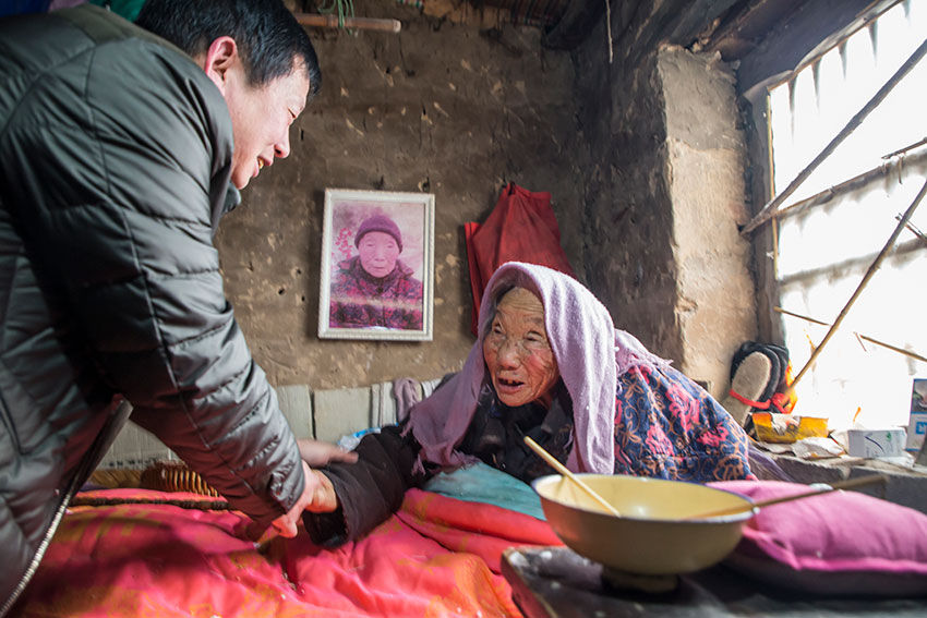 黄河从这决口改入黄海为渤海，这里的村庄要消失，镜头为百姓存照