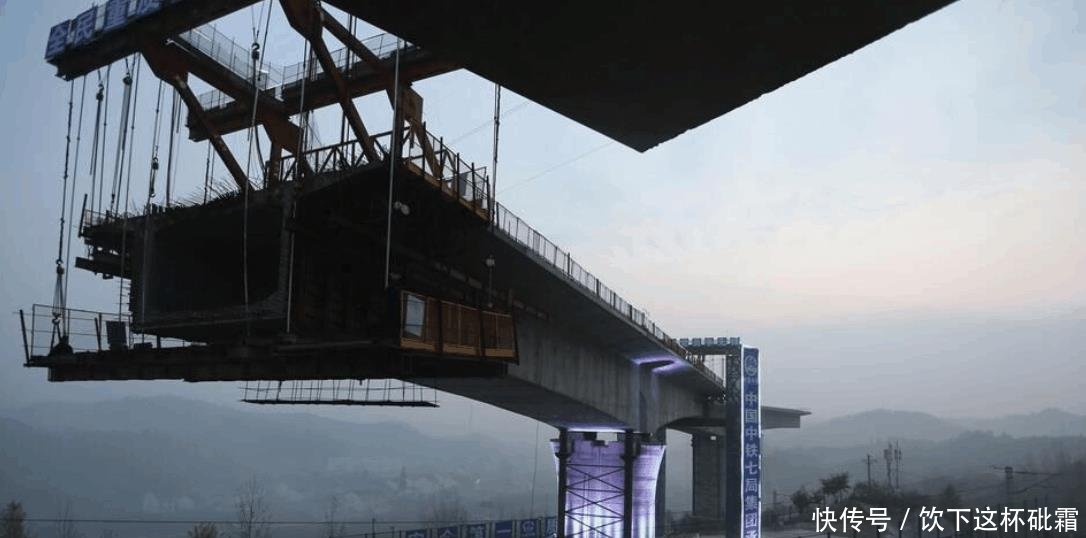 湖北正在大力修建一条省内高铁, 沿线7市3县受益!