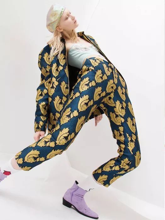 俄罗斯的时装可比足球好看多了，比如维特萌