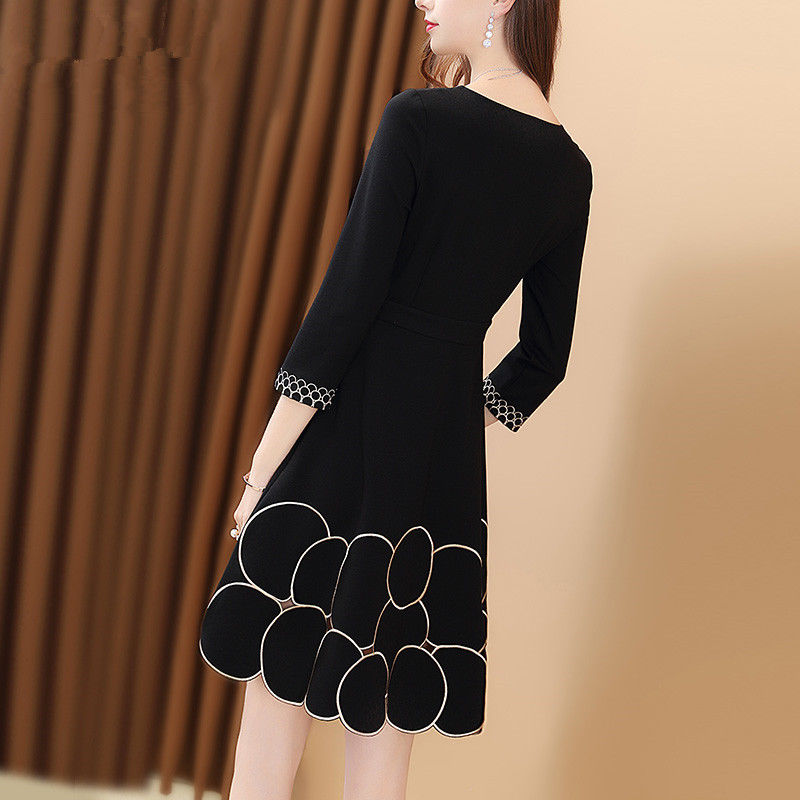 女人再漂亮，也不要穿得俗，要穿就要穿洋气的，美的优雅有格调