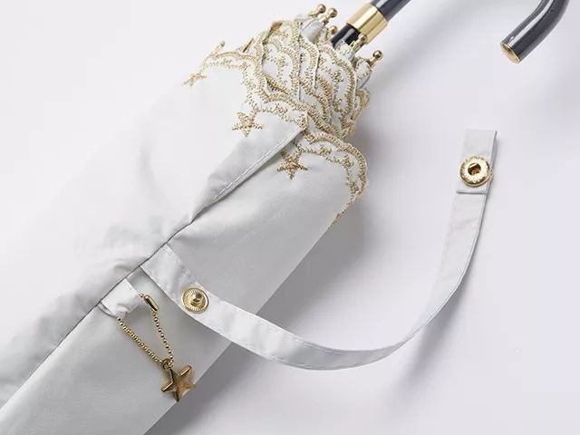 真男人，敢于打太阳伞