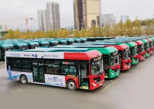  #公交车#这就是山东丨加“氢”10分钟能跑350公里济南首批氢能源