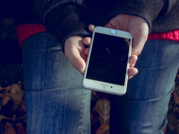 男子苹果商店下载应用被骗12万 阿里揭秘非法APP敛财真相