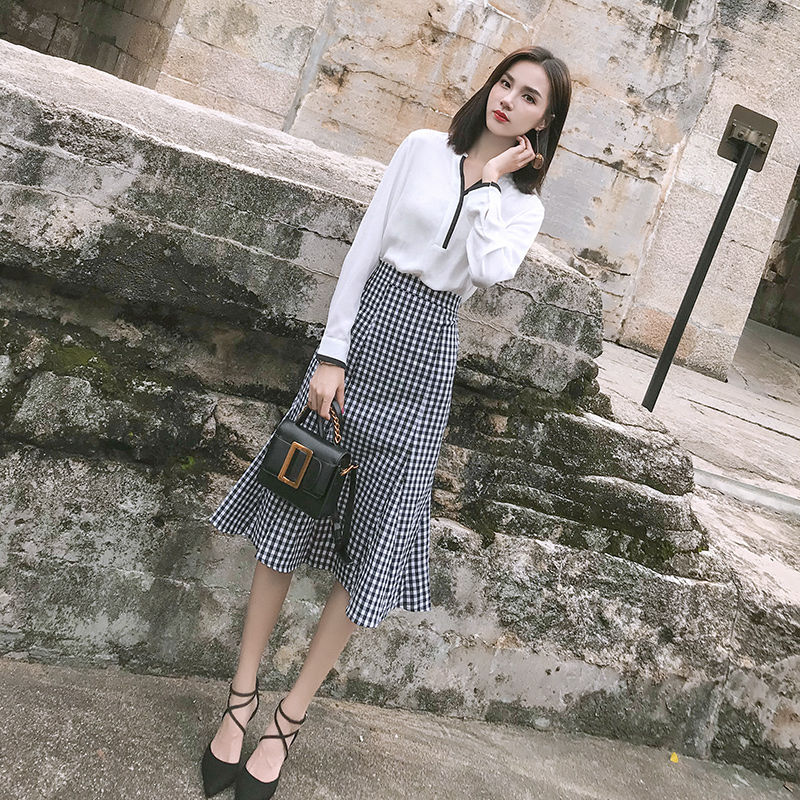 被小姨身上的“套装”，惊艳到了，原来今年流行这么穿，确实洋气