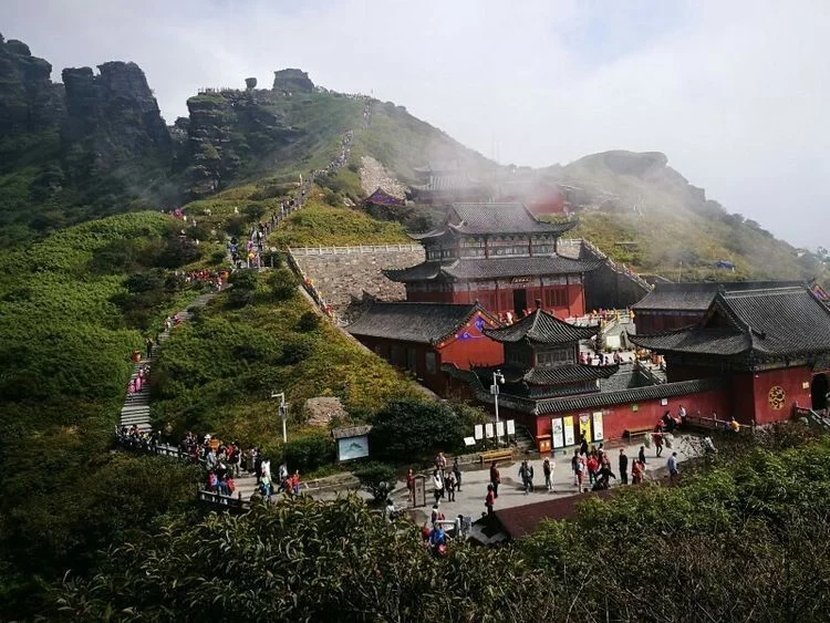 国内“最危险”寺庙,处在悬崖边上,恐高的人不敢去