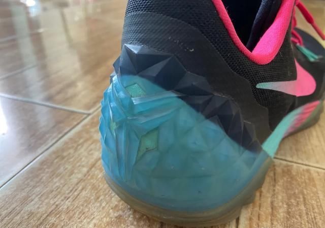 「双鞋」前后掌Zoom Air的科比球鞋只需400块?当年的神鞋你穿过吗