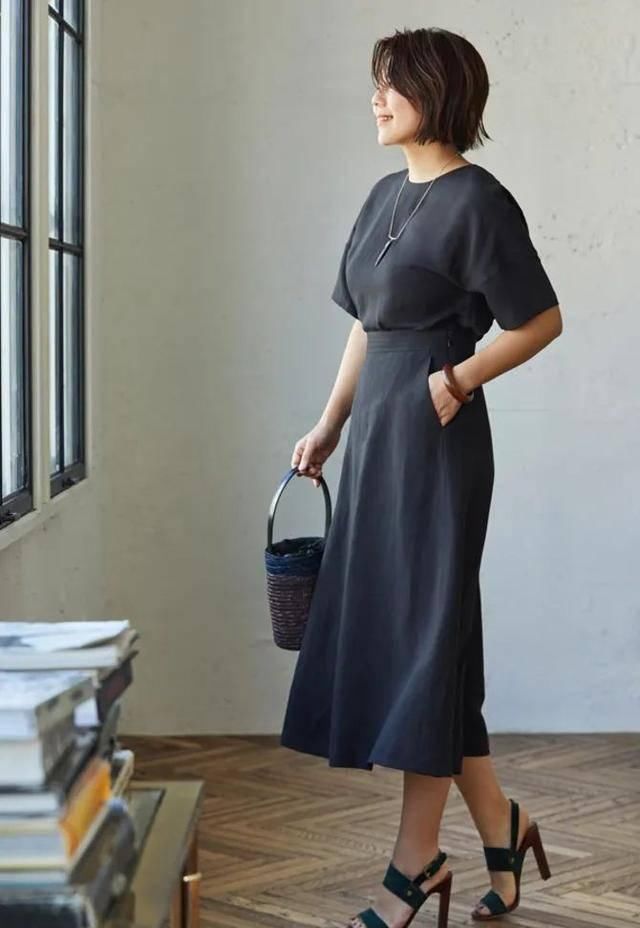 『律子』背厚粗腿的你实际上和她一样能够穿衣服显高 | 时尚博主强烈推荐