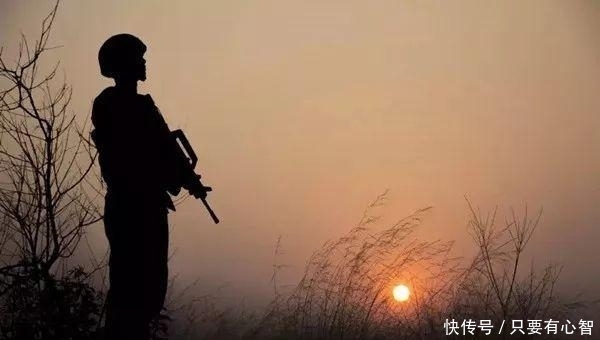 哨兵站岗时，为何两人持一枪？20多年前这个惨痛教训让人铭记