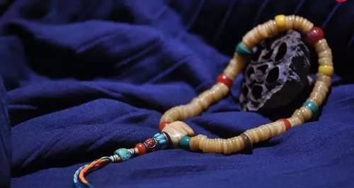 论色彩搭配在串珠界的重要性