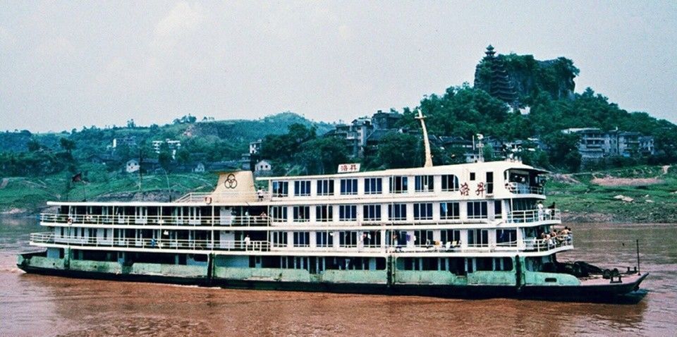 老照片:1994年的山城重庆 光膀子的棒棒军