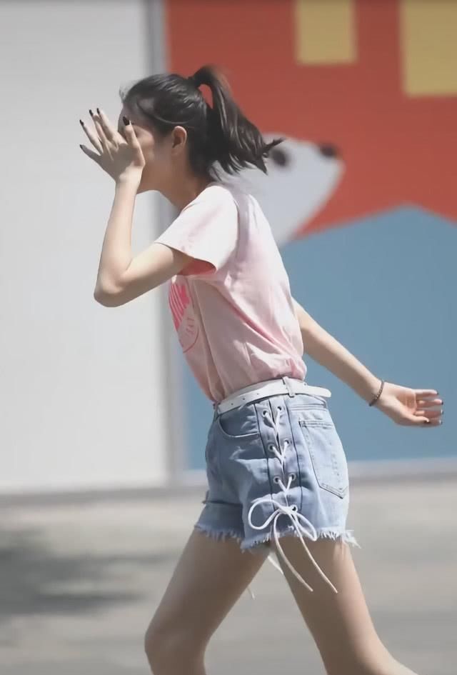  「女生」别再和匡威纠缠了，最近网红独宠贼甜的“蜜桃鞋”，超适合女生！