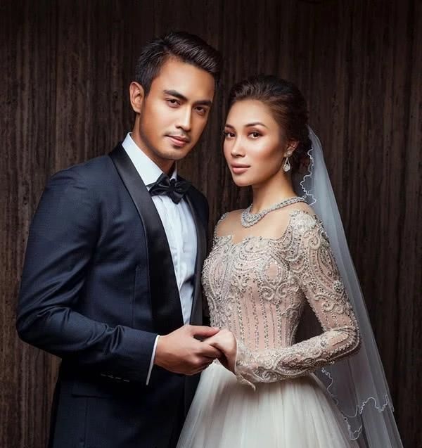 #蛋糕#明星就算不一样,举办超豪华婚礼,8层可移动蛋糕竟然倒挂天花板