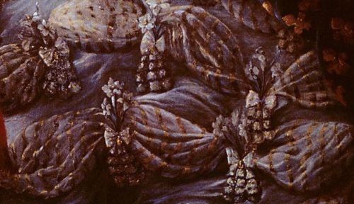 她是凡尔赛宫的点缀,也是女神裙上的珠光