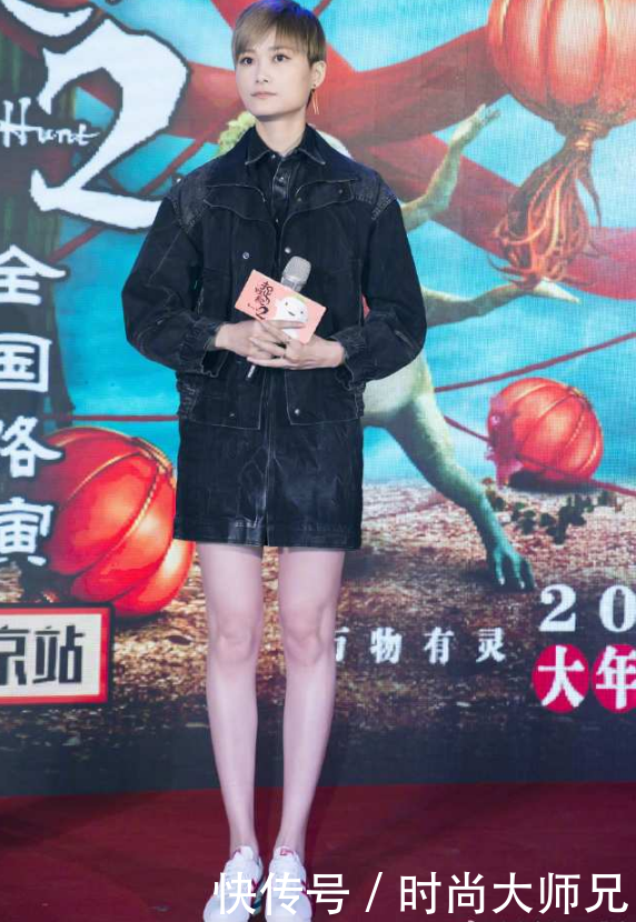 李宇春太胆大！这么大胆的开衩裙也敢穿出门？一般人穿绝对丑哭了