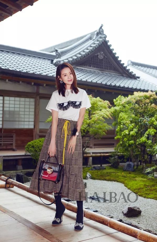 好看| 各种场合都能Hold住的“Tee+过膝裙”，包你时髦一整夏!