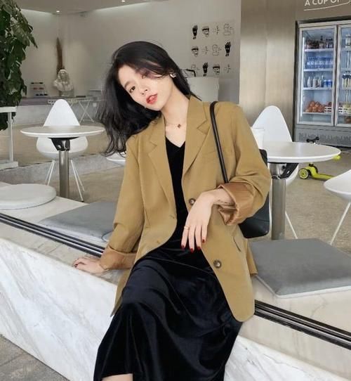  『初春』最近火了一种初春搭配，减龄又有气质，120斤都能穿出女神范儿