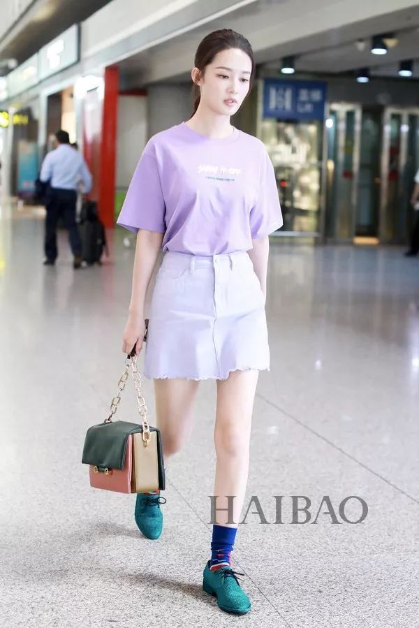 好看| 周冬雨的少女感全来自这条裙子?A字裙还有减龄显瘦的效果!