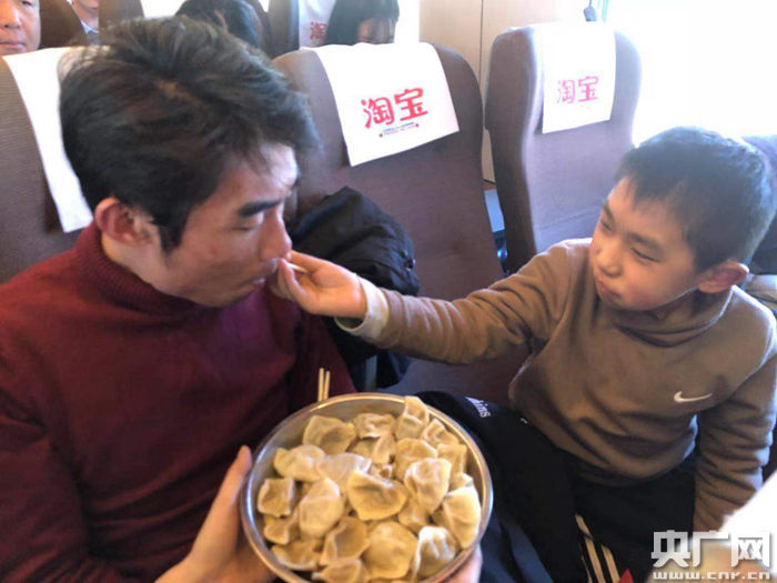 温暖回家路:D29次列车上的苦辣酸甜