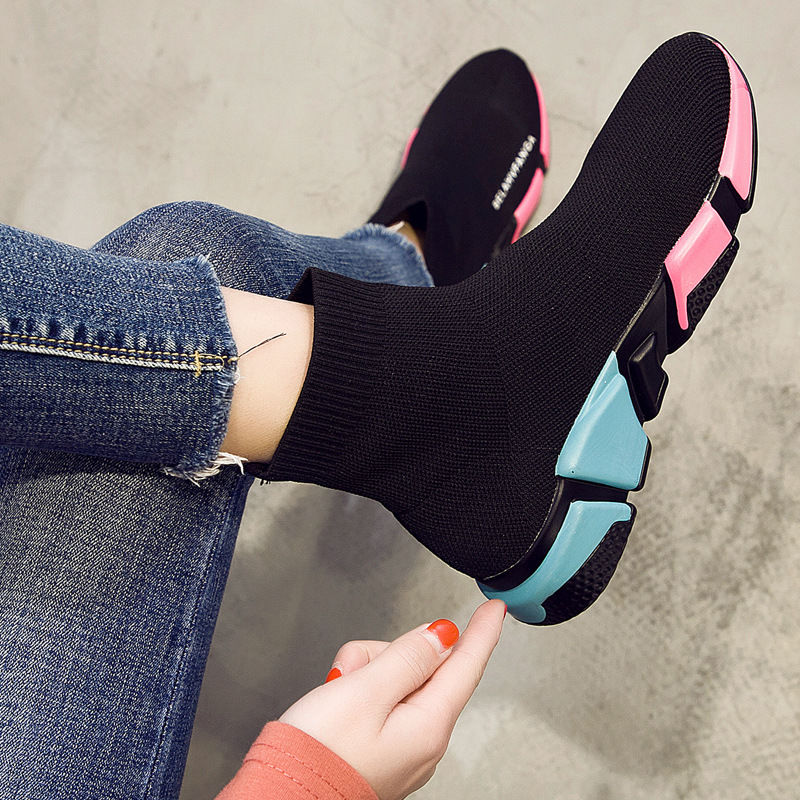 今秋超火的“袜子鞋”，款款舒适百搭还养脚，逛街你就是“亮点”