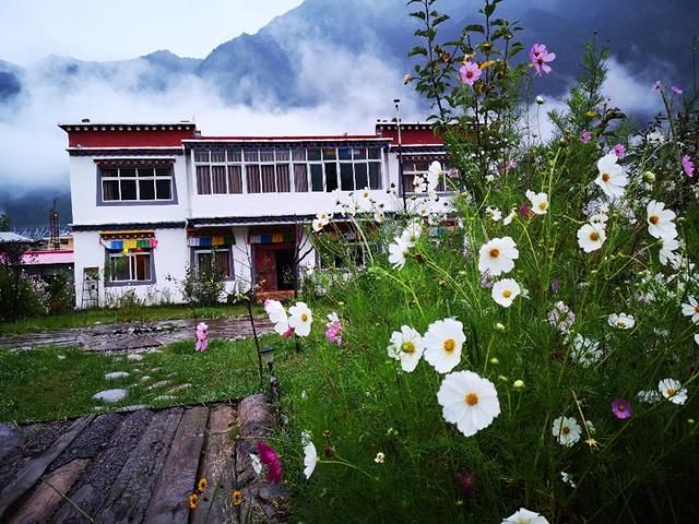 行走川藏线走西藏，看藏区家庭宾馆是啥样，内地人也应学习