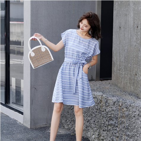 七夕去约会，尽量别穿紧身裤，学学下面女人这样，瞬间女神味十足