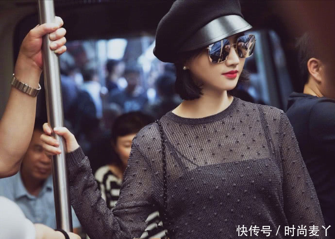 景甜再次惊艳众人！镂空裙内只穿了件裹胸，连气质都变高级了！