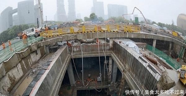  「明明」地铁明明需要挖很深，为啥没见过大量泥土被运出来看完