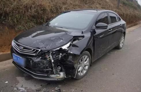  「技巧」超车道上为什么还有人打左转灯？老司机：很多新手不懂