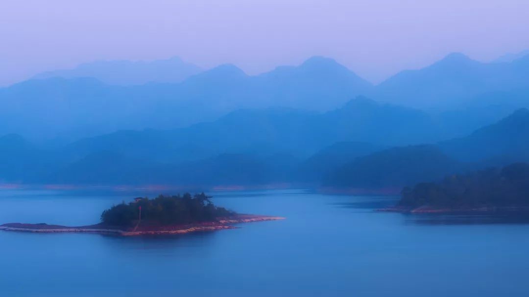 中国最美高铁，90分钟穿过57个国家级风景区，一站一景美哭了