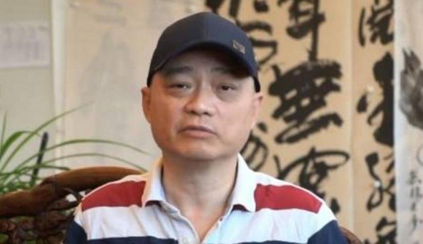 崔永元微博炮轰试飞员：你的疯狂传到境外，丢军人脸，丢范冰冰脸