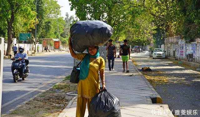 中国游客到印度旅游，看见满大街的传统服饰为什么中国做不到