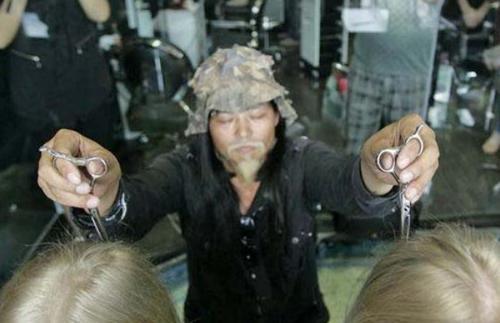 西安大神闭眼剪发，一次3900！将剪发升华到了艺术