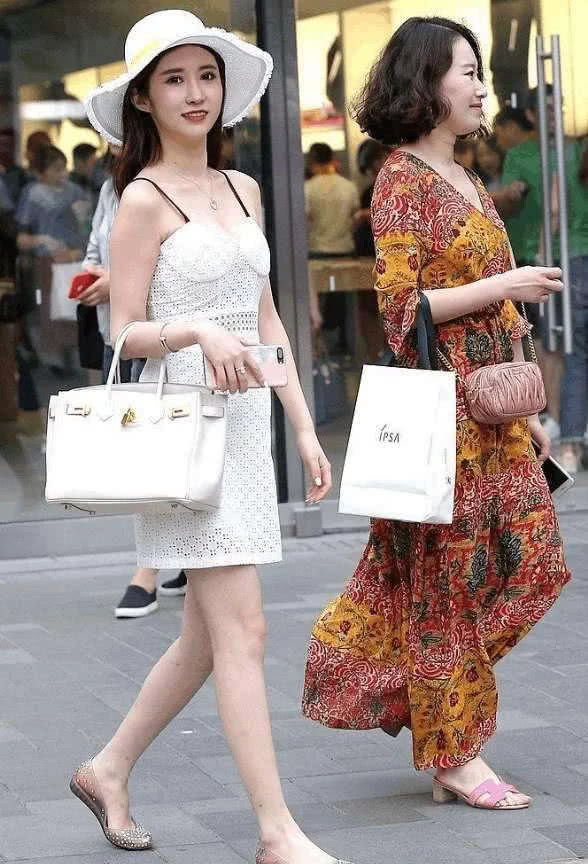 螓首蛾眉的打底裤美女,清新不失性感,让人移不眼睛!