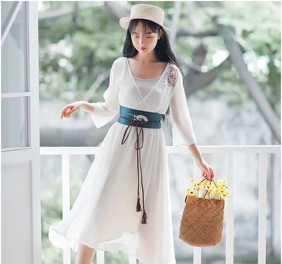女人:想拥有高贵气质吗?这四种经典春日裙装,见过世面的女人都这么穿