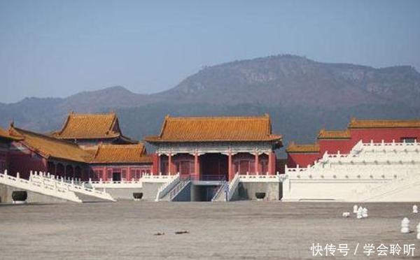 为复制建造1：1的故宫，炸平13座山，如今门票是故宫的4倍
