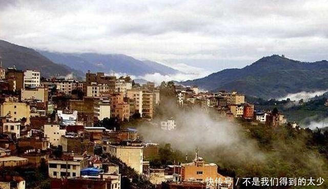 云南一座建在山上的县城，真是名副其实的山城，你没有见过吧？