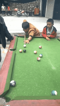  GIF@搞笑GIF：什么意思姑娘，是想让我让座吗