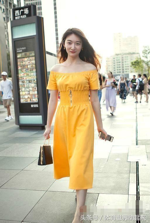 路人街拍：夏天性感美女小姐姐，时尚青春靓丽！