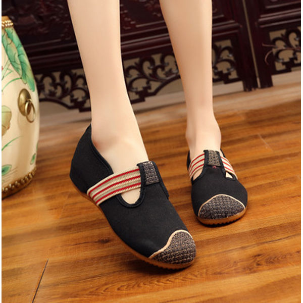 终于等到，比镂空鞋还时髦的女鞋，这几款妈妈鞋，洋气的不得了