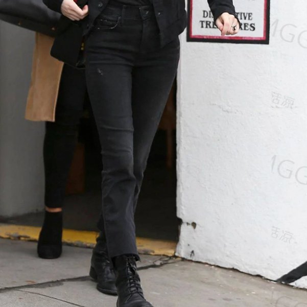 天啊!36岁小姨穿上这打底裤,如此迷人显瘦,简直不敢相信