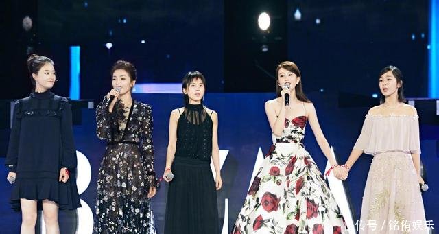 刘涛脱掉长裙后美丽一秒攻破，气质全无！网友直呼这腿辣眼睛！