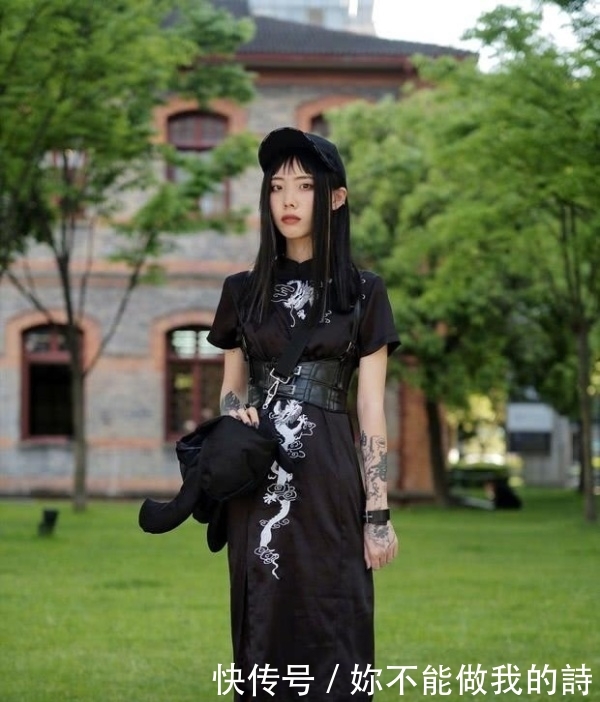  「整体穿搭」美女这牛仔裤，今年很流行吧